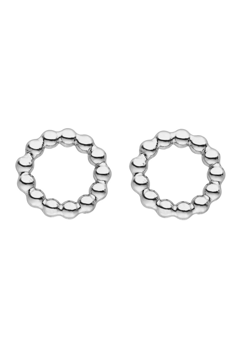 Silberne Creolen mit gewelltem Rand, die ein strukturiertes Design aus abwechselnd erhöhten und vertieften Perlen aufweisen.