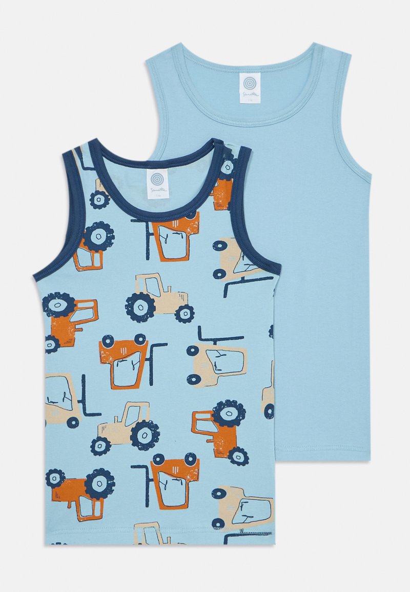 Duodos marškinėlių be rankovių: vieni šviesiai mėlyni su vientisa spalva, kiti su mėlynos ir oranžinės spalvos traktoriaus raštu šviesiai mėlyname fone.