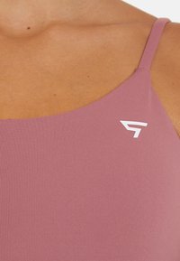 SQUATPROOF Top - rose red