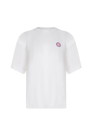 T-shirt bianca a maniche corte con un piccolo logo ovale rosso e blu sul petto sinistro con la scritta "Barrow."