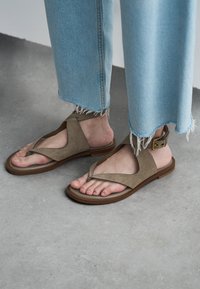 MICHAEL Michael Kors IRENE - T-bar sandals - birch