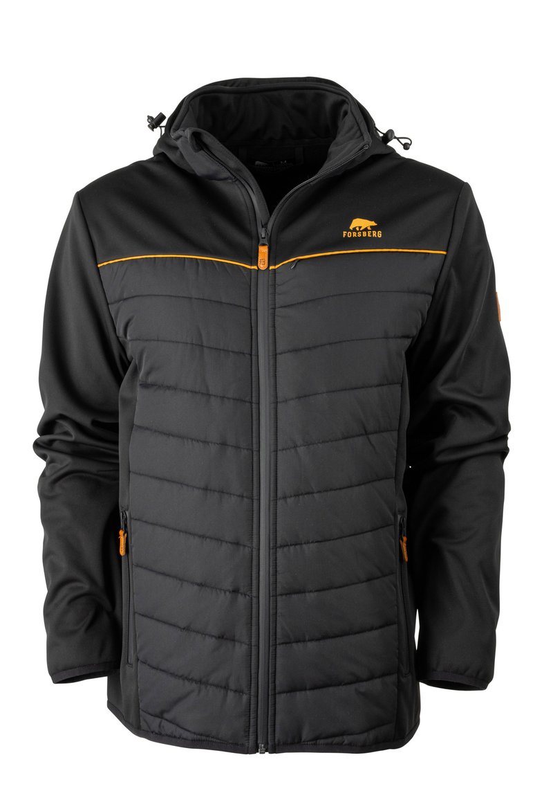 Zwarte gevoerde jas met een rits aan de voorkant, voorzien van een oranje logo en accenten, een capuchon en textuurpanelen op het lichaam.