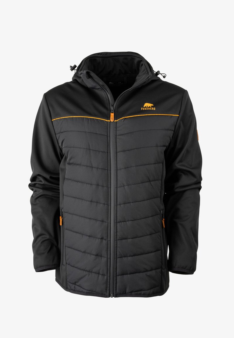 Zwarte gevoerde jas met een rits aan de voorkant, voorzien van een oranje logo en accenten, een capuchon en textuurpanelen op het lichaam.