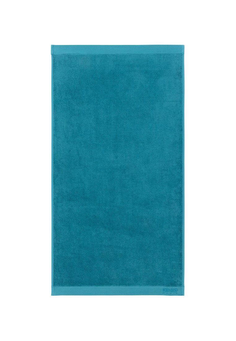 Serviette turquoise en matériau doux et absorbant, de forme rectangulaire avec une surface texturée et un design unicolore, dotée d'un bord cousu.