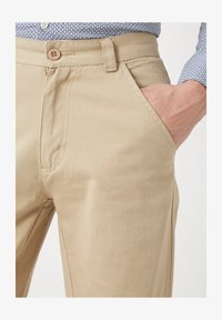 No seleccionado, beige