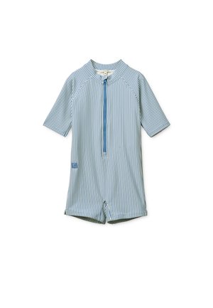 Blau-weiß gestreiftes Rashguard mit kurzen Ärmeln und einem Frontreißverschluss, versehen mit einem Etikett auf der linken Seite und einem anliegenden Schnitt.