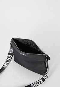 Michael Kors XBODY UNISEX - Borsa a tracolla - black