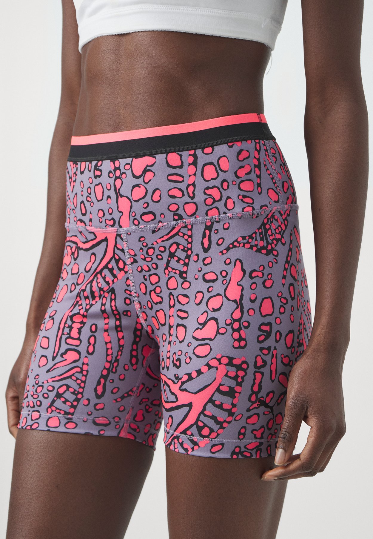HYPERNATURAL SHORT