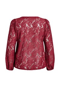 Burgunderrød langærmet bluse lavet af blonde, med et blomsterdesign, gennemsigtig struktur og rund halsudskæring med sammenfoldede skuldre.