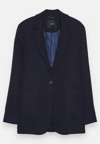 Blazer texturé bleu marine foncé avec fermeture à bouton unique, revers crantés, deux poches plaquées avant et doublure intérieure lisse.