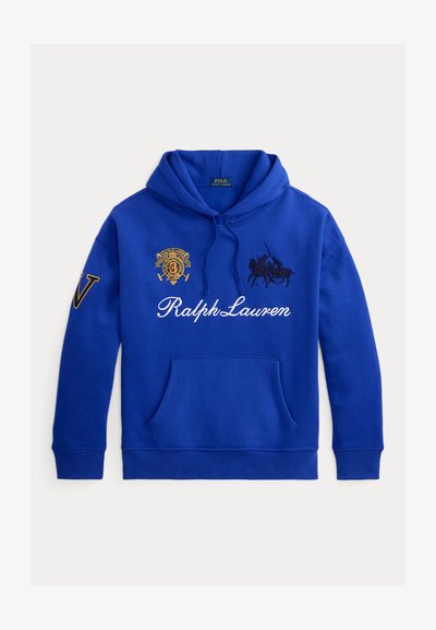 Sweat à capuche bleu avec poche avant, cordons, logo Polo Ralph Lauren brodé, écusson et inscription "Ralph Lauren" sur la poitrine.