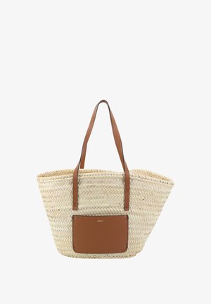 Geflochtener Strohtasche mit zwei braunen Leder-Schulterriemen und einer braunen Leder-Vordertasche mit Logo.