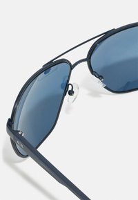 Armani Exchange Aurinkolasit - matte/blue