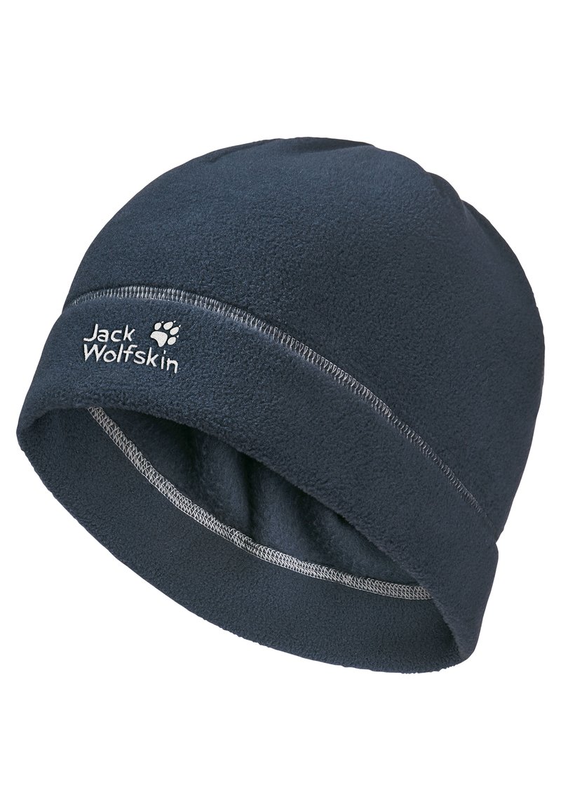 Fleece beanie in donkerblauw met lichtgrijze stiksels en een wit logo. Ontworpen voor warmte, met een gladde textuur en een aansluitende pasvorm.