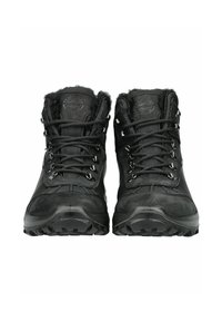 Botas de senderismo negras con parte superior de cuero texturizado, cuello de pelo sintético, ojales de metal y suelas robustas con tacos. Diseño de cordones para un ajuste seguro.