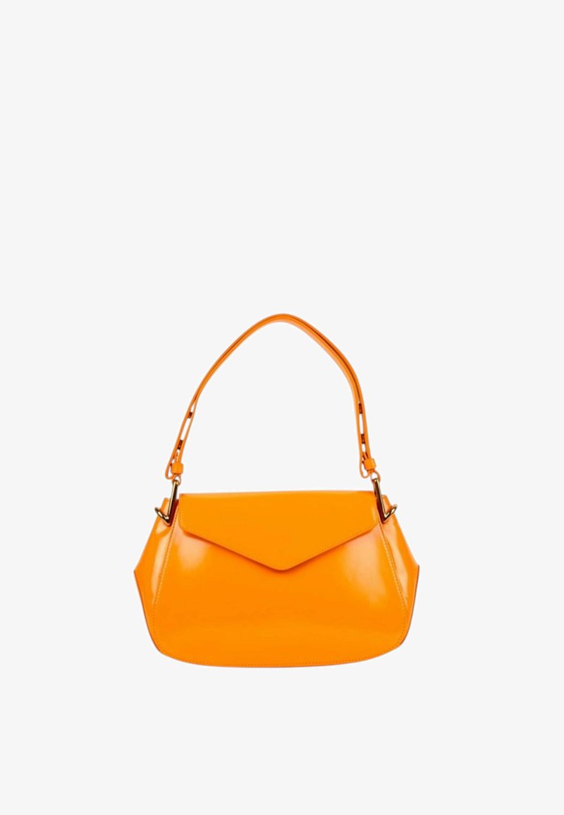 Sac à main orange vif avec une seule bandoulière et une fermeture à rabat avant, présenté sur un fond blanc.