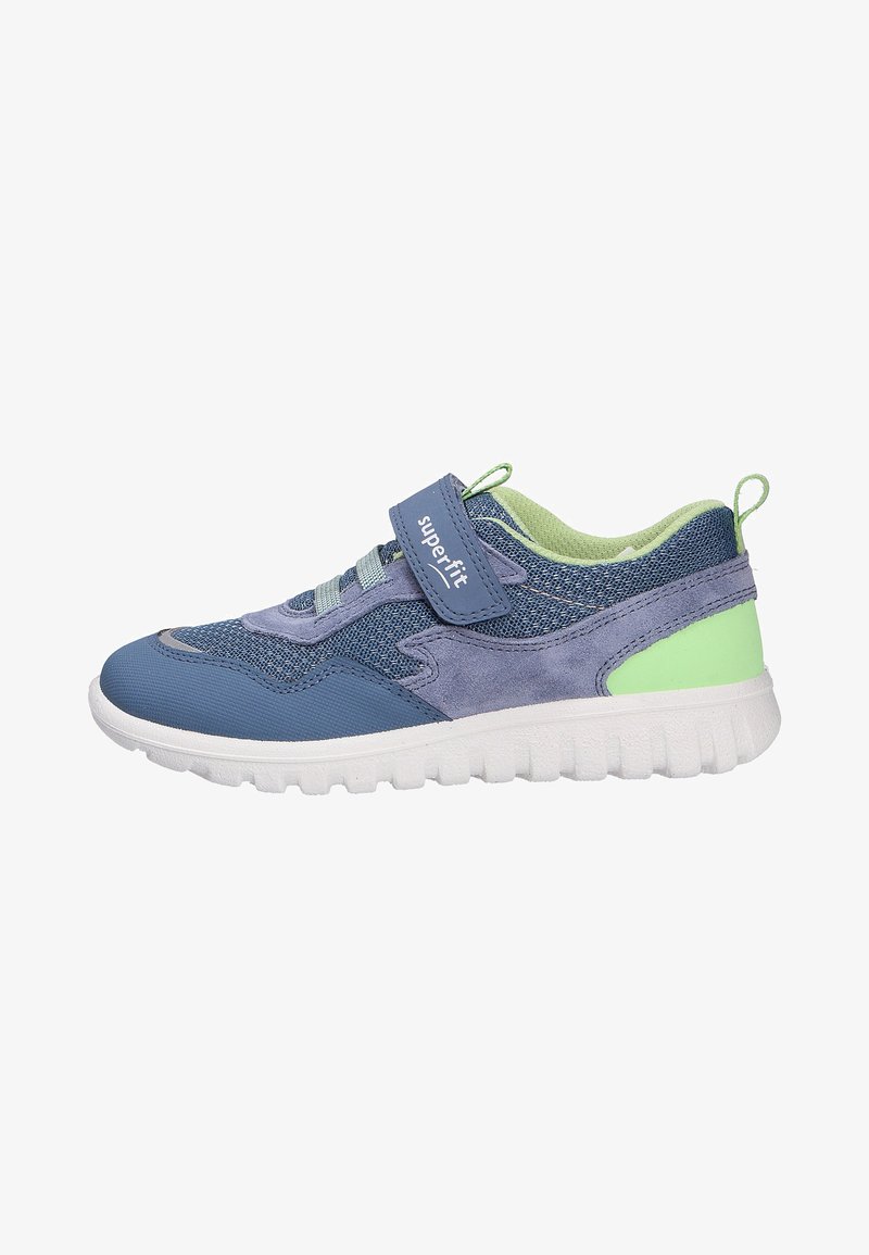 Blaue und grüne Kindersneaker mit weißer Sohle, aus Mesh und Wildleder, elastischen Schnürsenkeln und einem Klettverschluss mit der Aufschrift "superfit".