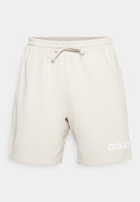 - Krótkie spodenki sportowe