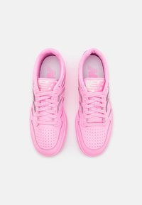 New Balance Sneakers - pink
