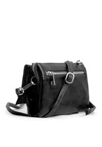 Borsa a tracolla in pelle nera con forma rettangolare, due scomparti con cerniera, tracolla regolabile e delicata finitura testurizzata.