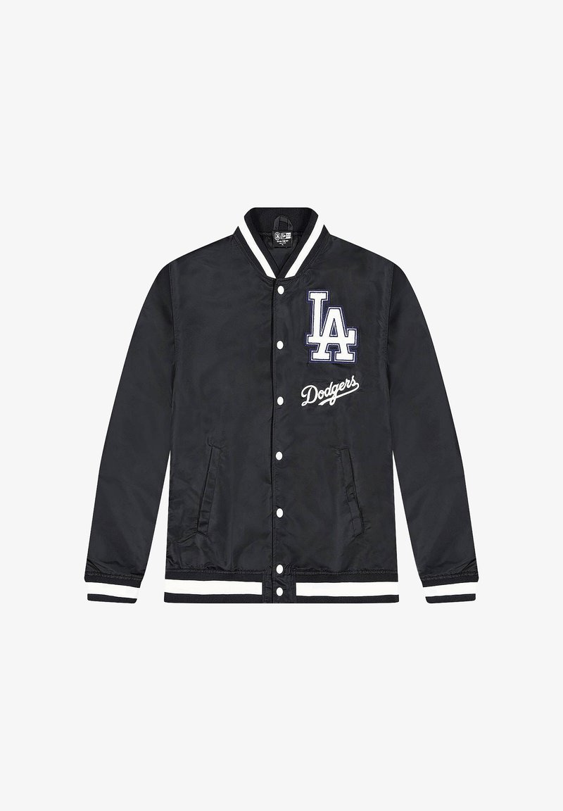 Zwarte varsityjack met witte accenten, voorzien van een geborduurd "LA"-logo en "Dodgers". Zachte, gladde textuur, drukknoopsluiting, zijzakken.