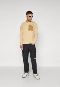 The North Face KECHA CREW - Hosszú ujjú felső - khaki stone/utility brown