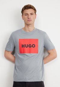 HUGO - DULIVE - Camiseta estampada - medium grey Imagen en miniatura 1