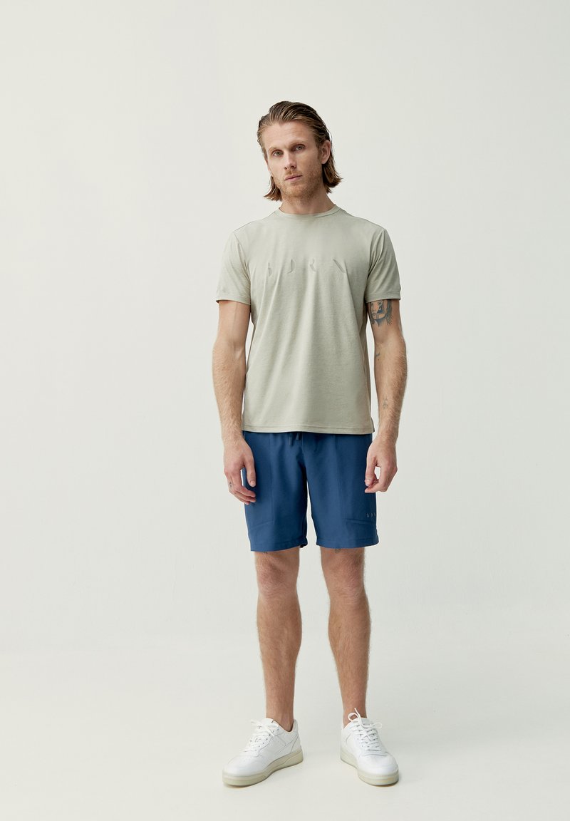 Born Living Yoga Korte broeken donkerblauw denim