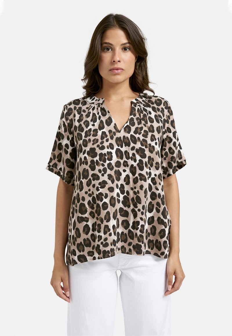 Leopardenmuster Bluse in Beige und Braun, aus glattem Stoff, mit V-Ausschnitt, kurzen Ärmeln und einer lockeren Passform.