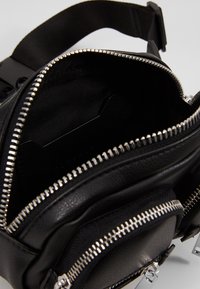 Topshop Vyölaukku - black