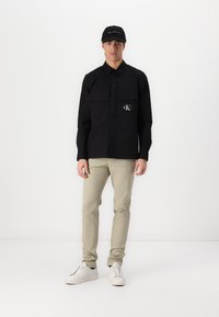 Calvin Klein MODERN SLIM - Chinos - london fog