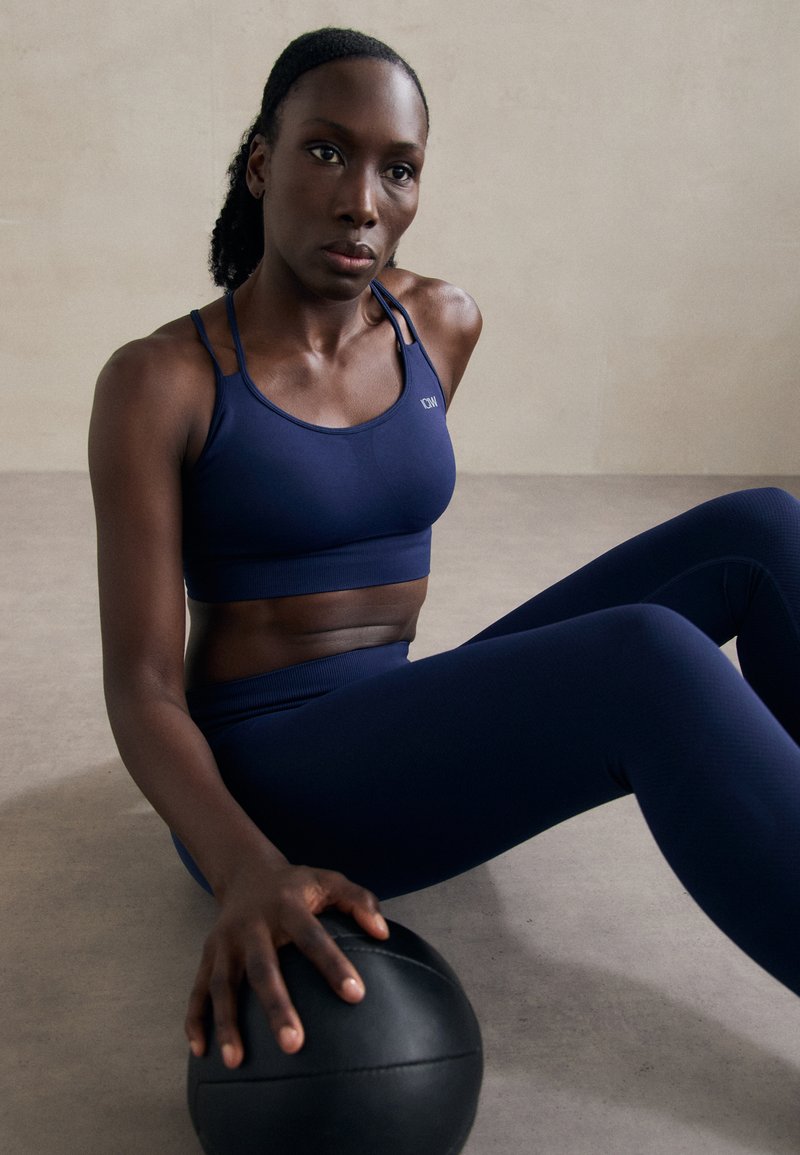 ICANIWILL DEFINE SEAMLESS BRA - Sujetadores deportivos con sujeción media - navy
