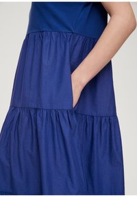 s.Oliver MIT VOLANTS - Sukienka letnia