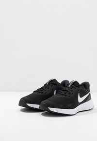 Nike Performance Obuwie do biegania treningowe