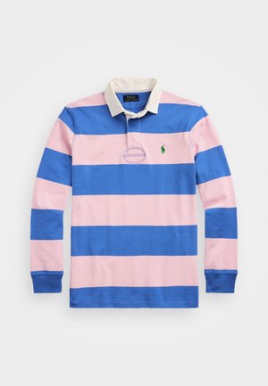 Polo à manches longues avec des rayures bleues et roses, col blanc et logo vert sur la poitrine gauche. Fabriqué en coton avec des poignets côtelés.