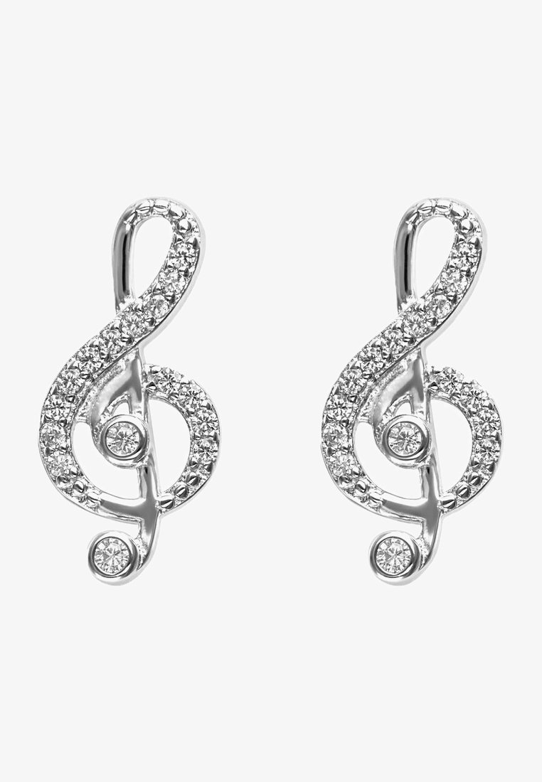 Orecchini in tono argento a forma di chiave di violino, decorati con strass trasparenti. Finitura liscia con una texture lucida e accenti circolari.