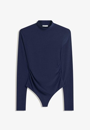 Body lungo Blau navy con maniche lunghe, colletto alla coreana e dettagli di arricciatura laterale discreti.