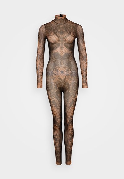 Bruine kant bodysuit met een hoge hals, lange mouwen en ingewikkelde bloem- en gridpatronen over het geheel. Doorzichtige textuur benadrukt het ontwerp.
