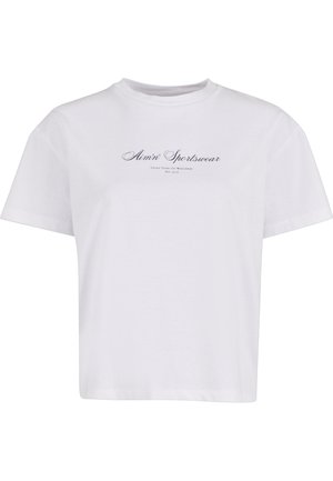 Vit bomullströja med rund hals. Har ett svart logotryck, "Alim' Sportswear," centrerat på bröstet. Korta ärmar.