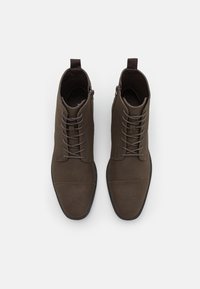 Pier One Botines con cordones - dark brown