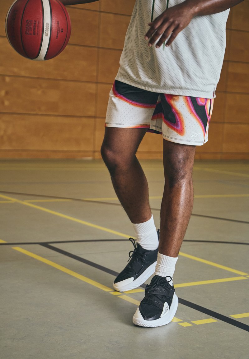 Reebok BASKETBALL TRANSITION SHORT - Αθλητικό σορτς - orange/black