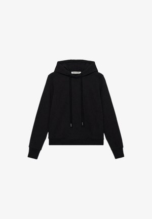 Sudadera con capucha negra fabricada en un tejido suave, que presenta un bolsillo canguro frontal, cordones y puños y dobladillo acanalados. Diseño minimalista.