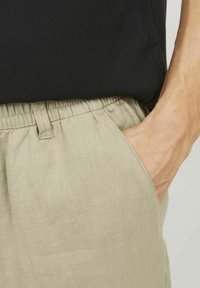 Jack & Jones JPSTKARL LAWRENCE beżowy