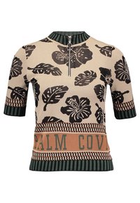 Top de punto de manga corta en beige con patrones de hojas negras. Cuello de canalé verde con media cremallera. Banda inferior con texto "PALM COVE" en marrón.