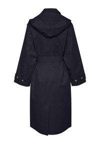 Jūras spēku ūdensnecaurlaidīgs tranšejas mētelis ar kapuci, garām piedurknēm, jostu un zelta pogu akcentiem. Gluda tekstūra, līdz ceļiem, ar aizmugurējo atvērumu.