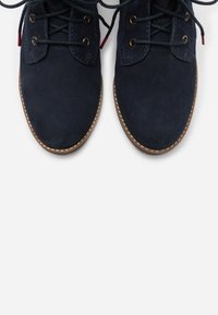 s.Oliver Stivaletti stringati - dark blue