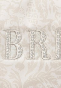 Thumbnail Image 4