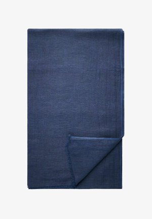 Tummansininen kudottu huivi, jossa on hulmuavat reunat, suorakulmainen muoto, valmistettu kevyestä kankaasta, sileä rakenne ja yksinkertainen muotoilu.