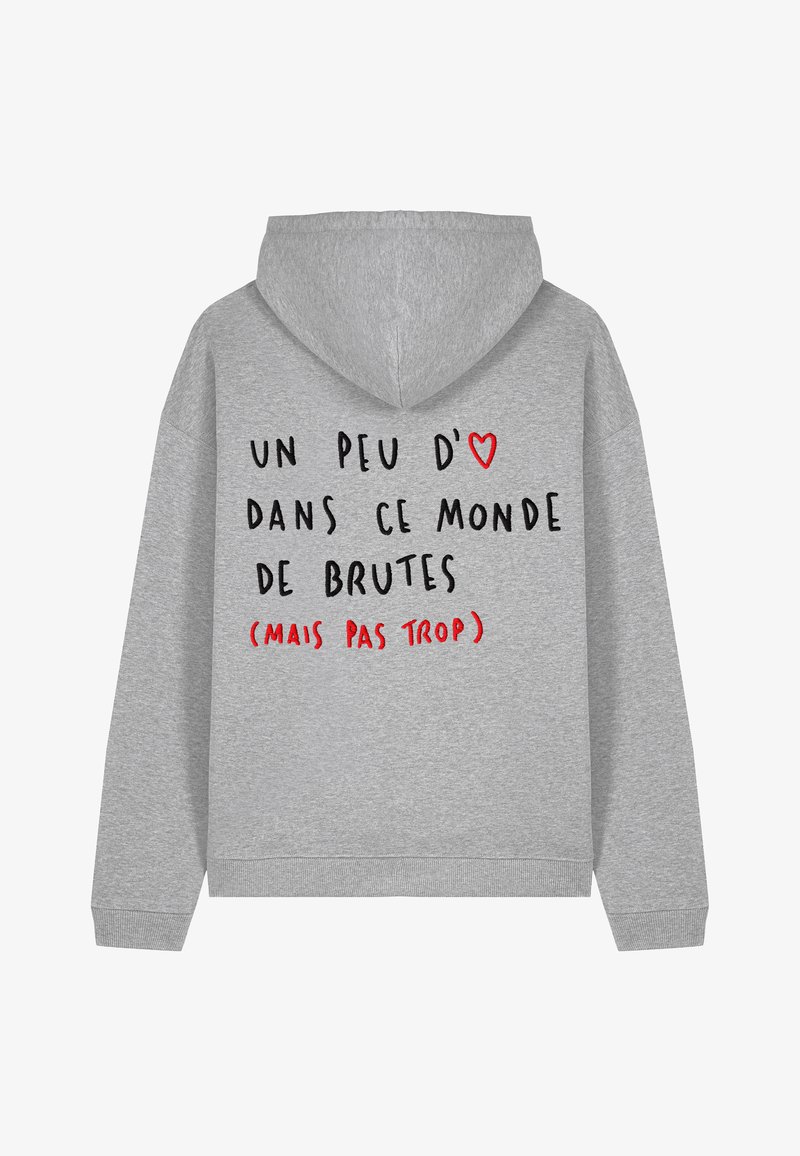 Sivá mikina s kapucňou a čiernym a červeným textom na chrbte. Text obsahuje symbol srdca a má ležérny štýl. Mäkká, fleecová textúra.