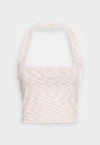 Beige och vit spräcklig halterneck crop top med bred halsrem och rak nederkant, uppvisad mot en neutral vit bakgrund.